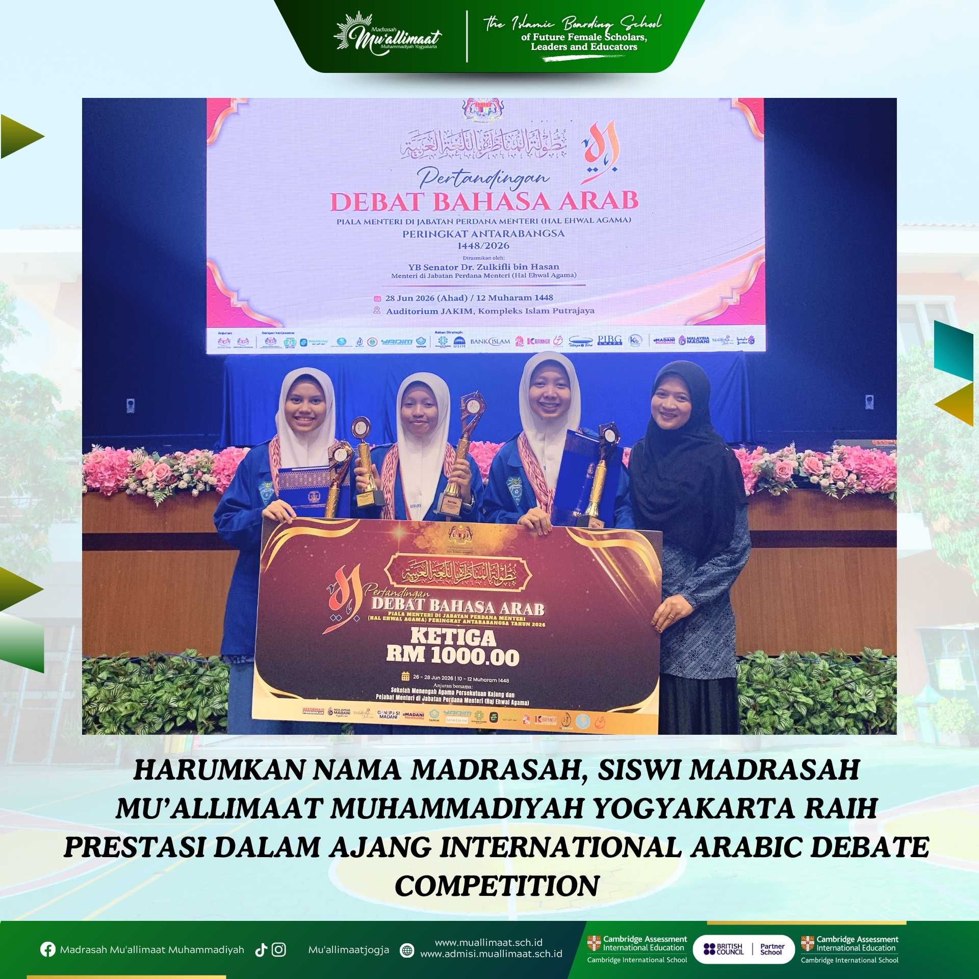 HARUMKAN NAMA MADRASAH, SISWI MADRASAH MU’ALLIMAAT MUHAMMADIYAH YOGYAKARTA RAIH PRESTASI DALAM AJANG INTERNATIONAL ARABIC DEBATE COMPETITION